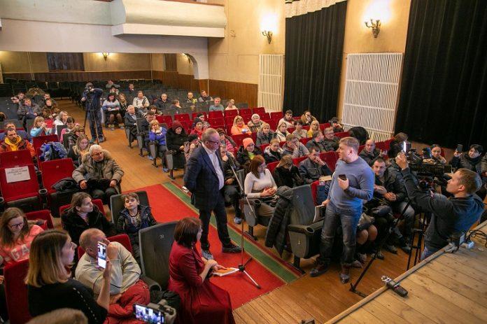Проблемы Красной Горки обсудили на встрече администрации с жителями и застройщиками