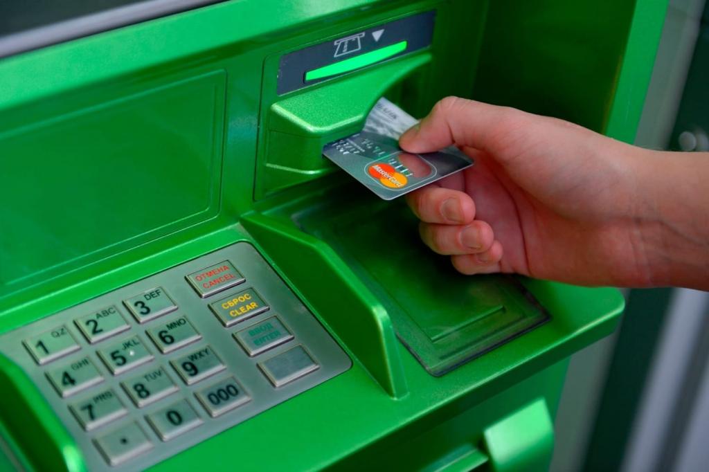 Списание средств с забытой в банкомате карты