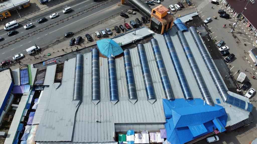 Начался демонтаж крыши вещевого рынка компании «Русадж»