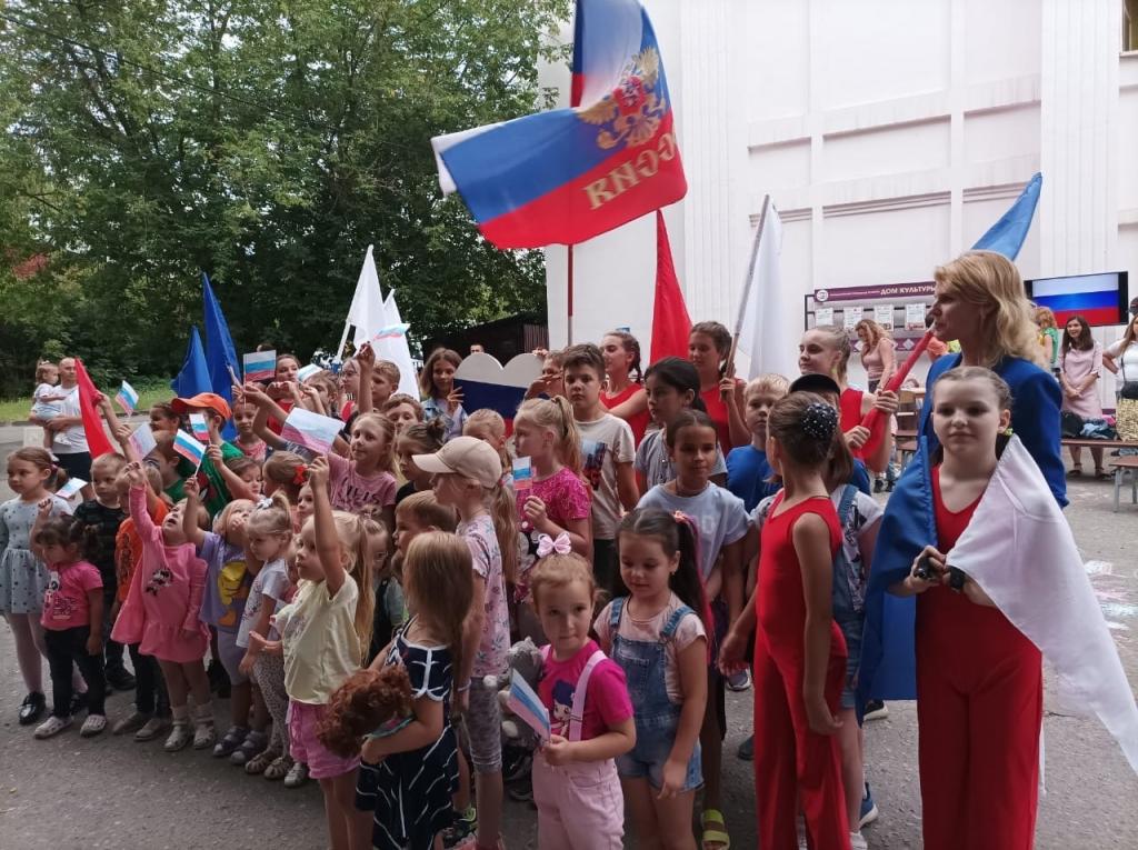 В ДК ЗИО прошло мероприятие посвященное Дню Государственного флага Российской Федерации