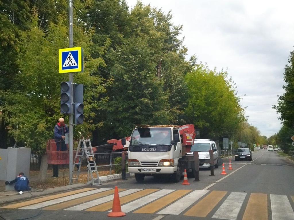 Новый управляемый светофор установили в мкр-не Львовском
