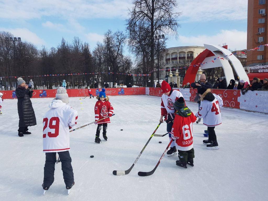 Для детей из ЛДНР и Белгородской области провели зимний мастер-класс по хоккею