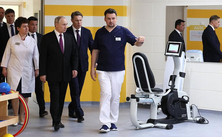 Владимир Путин посетил Федеральный детский реабилитационный центр в Подольске