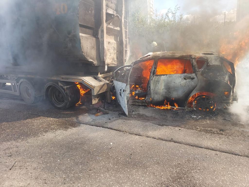Огнеборцы ПСЧ-214 ГКУ МО Мособлпожспас ликвидировали пожар в автомобиле на месте ДТП