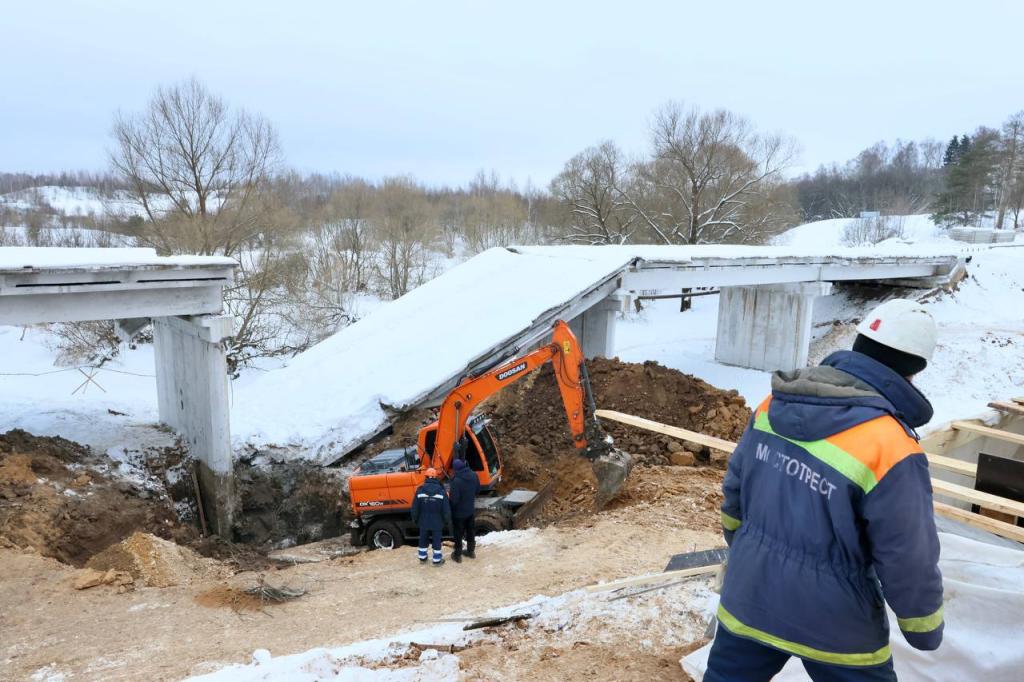 Глава Подольска держит на контроле возведение временного моста в Кутьино