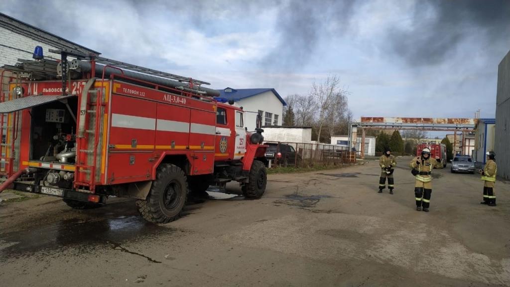 Пожар на складе подсолнечного масла в Толбино