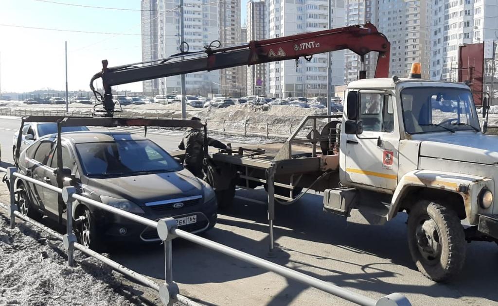 Эвакуация брошенных машин в Кузнечиках